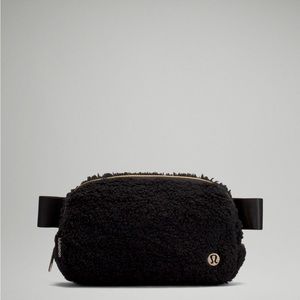 Lululemon Everywhere Belt Bag FLEECE SHERPA  Black